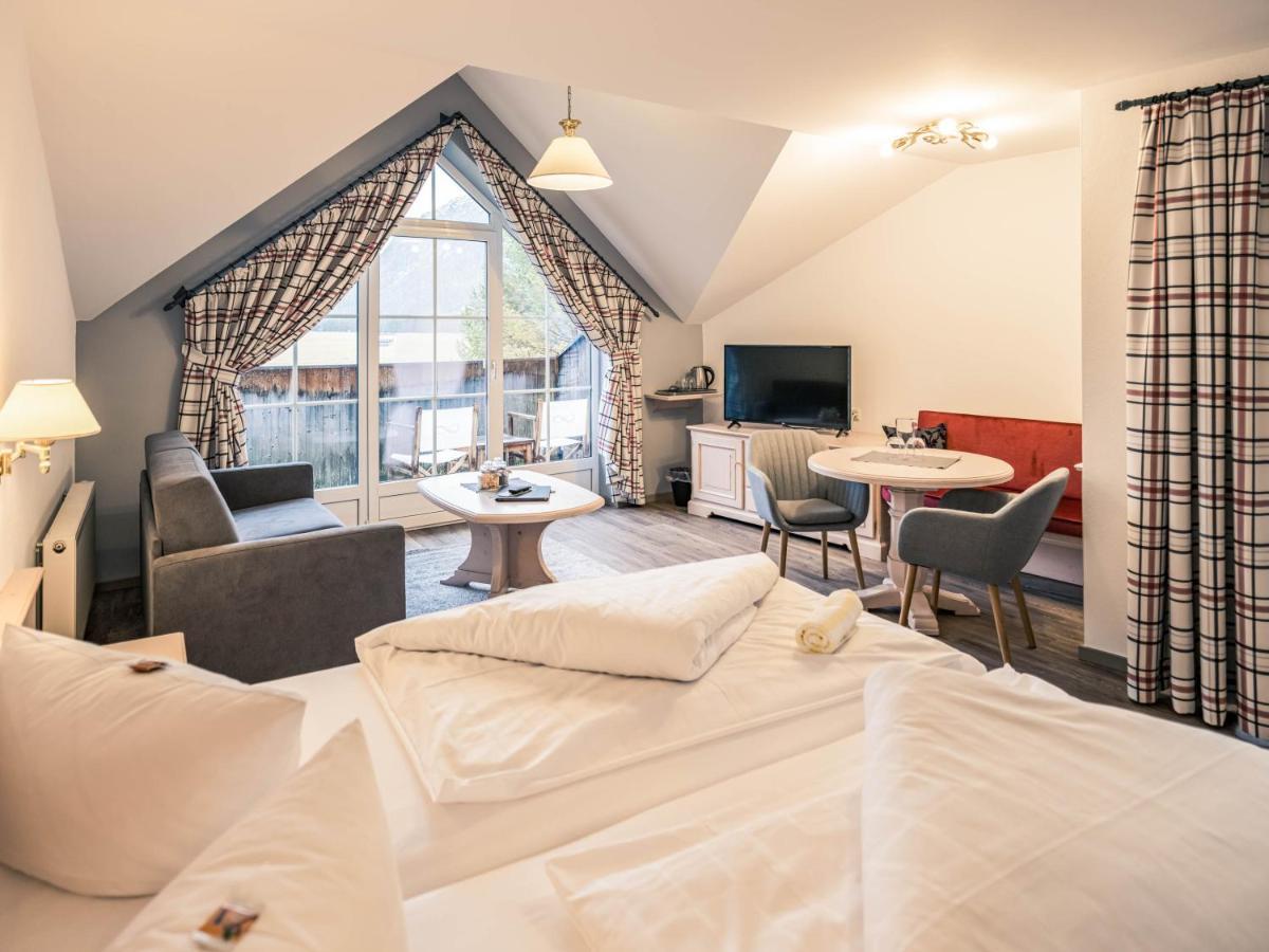 Hotel Foehrenhof Штанцах Экстерьер фото