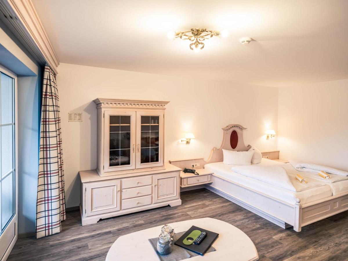 Hotel Foehrenhof Штанцах Экстерьер фото
